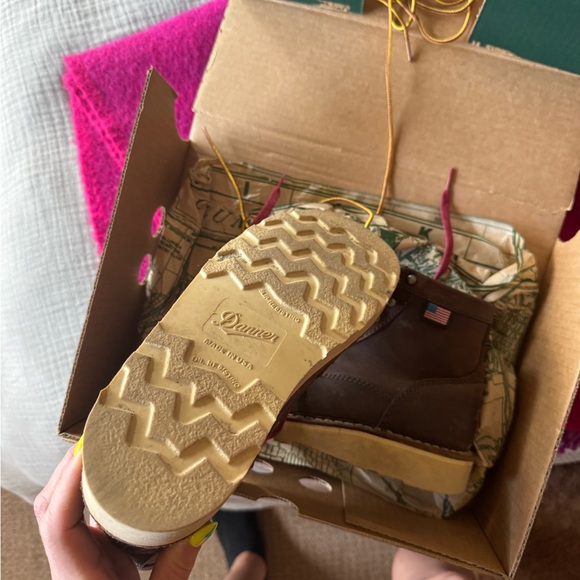 Danner women’s Brown Boots - Picture 2 of 4
